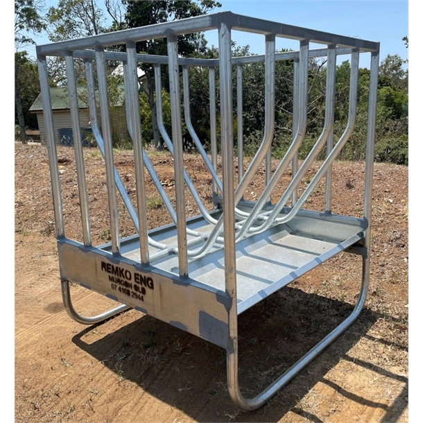 FEEDER - TOMBSTONE ROUND SHEETED 3 PIECE HAY FEEDER 1.95M SST 240-3230 from  Tom Grady Rural Merchandise